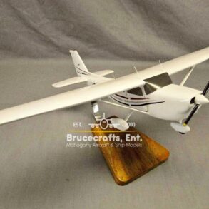 Model of Cessna 172 Skyhawk (OO-TRJ) with detailed craftsmanship.